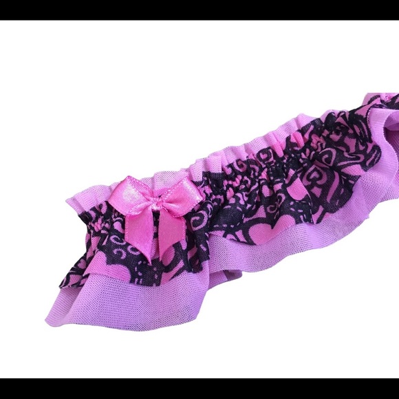 NWT ELEGANCE Ruffle Trim Garter With Bow Detail Pink/Black One Size - Picture 3 of 6